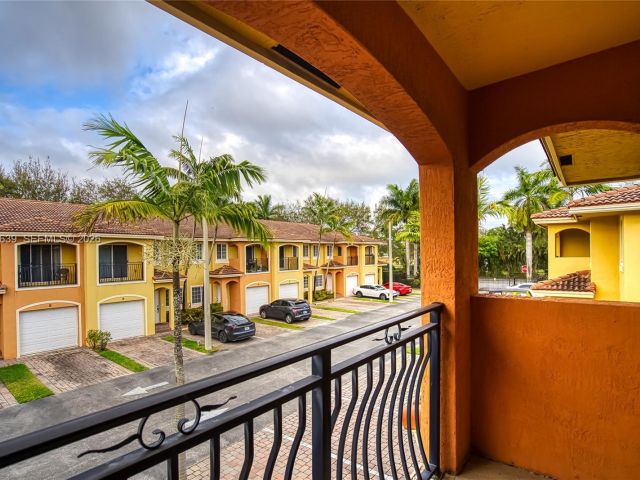 Дом в аренду по адресу 330 SW 2nd Ave 12 - фото 7462202