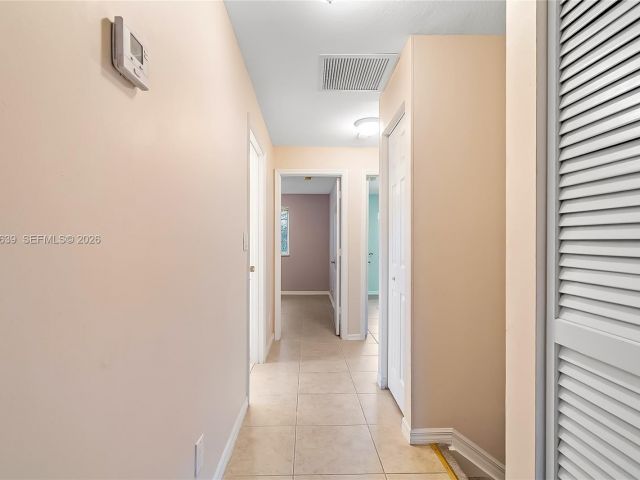 Дом в аренду по адресу 330 SW 2nd Ave 12 - фото 7462203