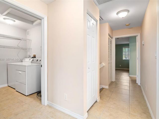 Дом в аренду по адресу 330 SW 2nd Ave 12 - фото 7462204