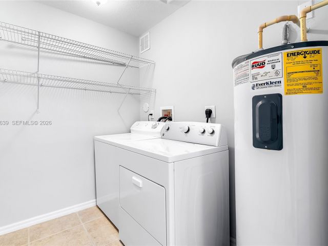 Дом в аренду по адресу 330 SW 2nd Ave 12 - фото 7462205