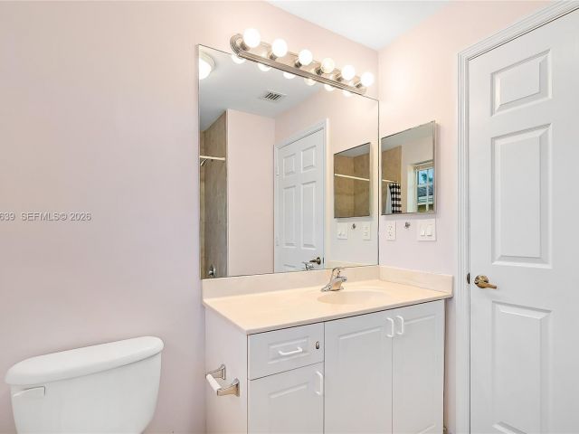 Дом в аренду по адресу 330 SW 2nd Ave 12 - фото 7462206