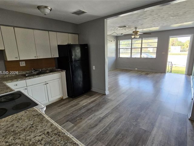 Дом в аренду по адресу 374 NW 31st Ave - фото 7478526