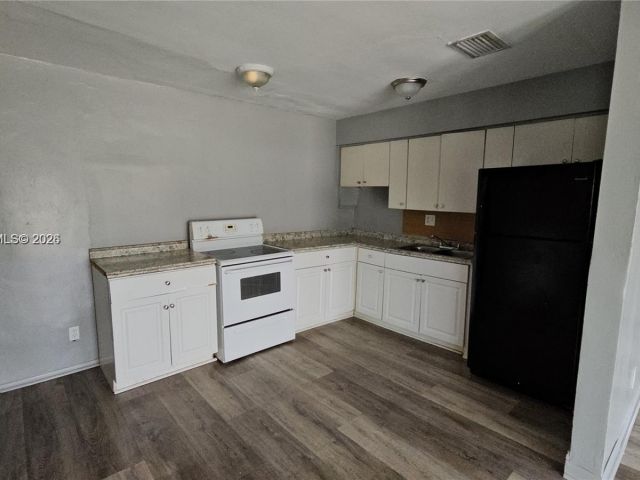 Дом в аренду по адресу 374 NW 31st Ave - фото 7478527