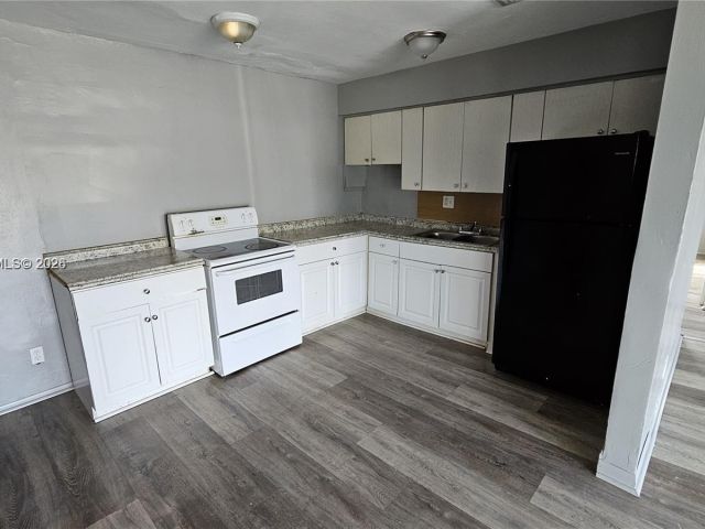 Дом в аренду по адресу 374 NW 31st Ave - фото 7478531