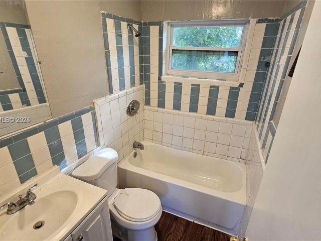 Дом в аренду по адресу 374 NW 31st Ave - фото 7478532