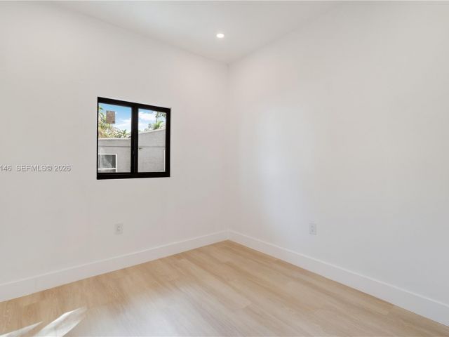 Продажа дома по адресу 5511 NW 4th Ave - фото 7509132