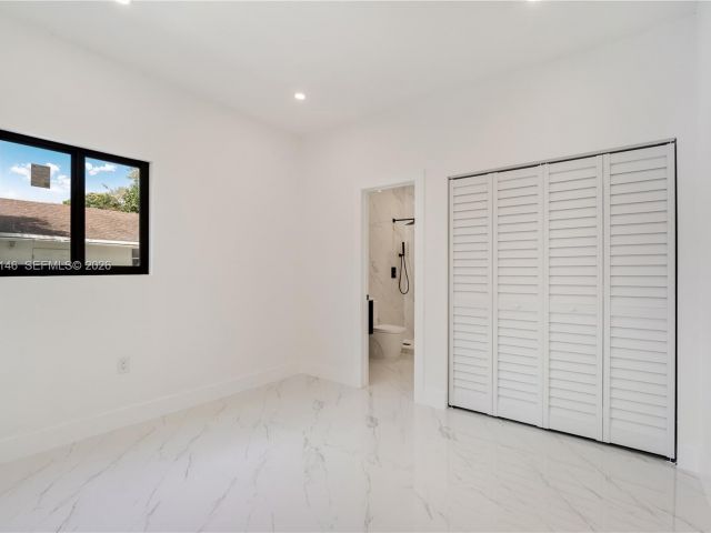 Продажа дома по адресу 5511 NW 4th Ave - фото 7509133