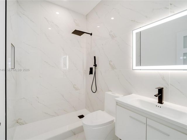 Продажа дома по адресу 5511 NW 4th Ave - фото 7509136