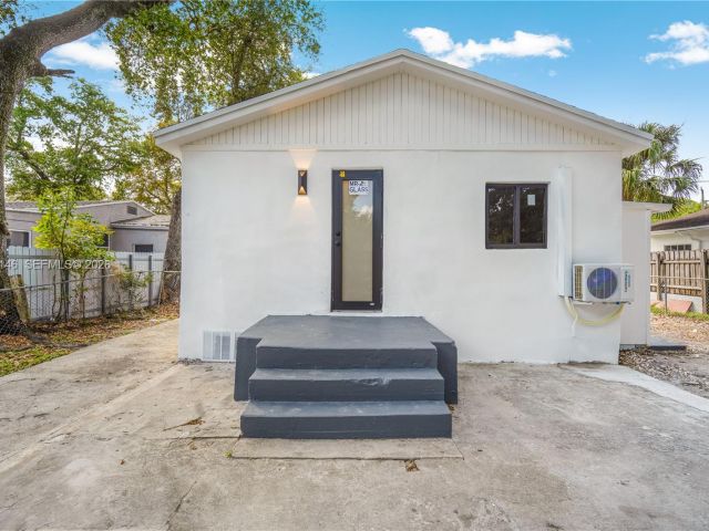 Продажа дома по адресу 5511 NW 4th Ave - фото 7509139