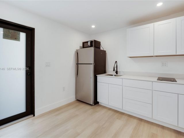 Продажа дома по адресу 5511 NW 4th Ave - фото 7509140