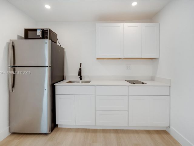 Продажа дома по адресу 5511 NW 4th Ave - фото 7509141