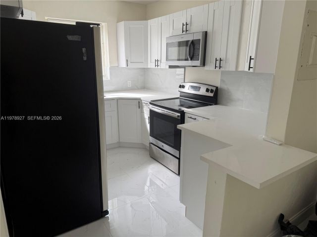 Продажа дома по адресу 911 NW 45th St - фото 7517768