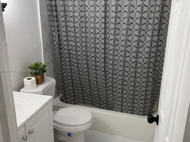 Продажа дома по адресу 911 NW 45th St - фото 7517769