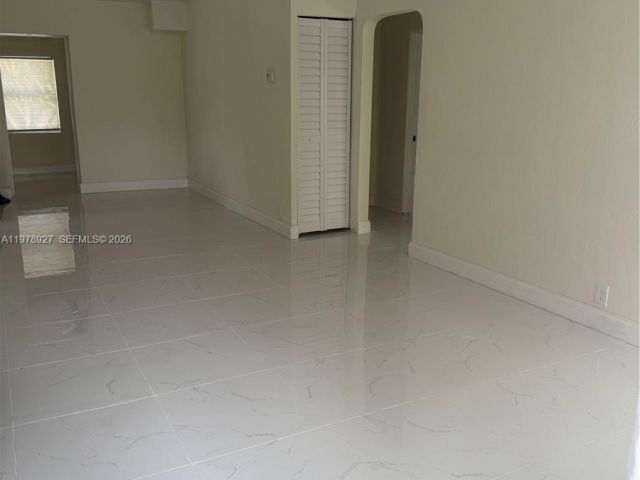 Продажа дома по адресу 911 NW 45th St - фото 7517772