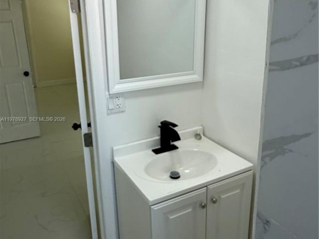 Продажа дома по адресу 911 NW 45th St - фото 7517774