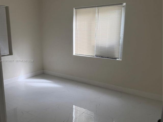 Продажа дома по адресу 911 NW 45th St - фото 7517777