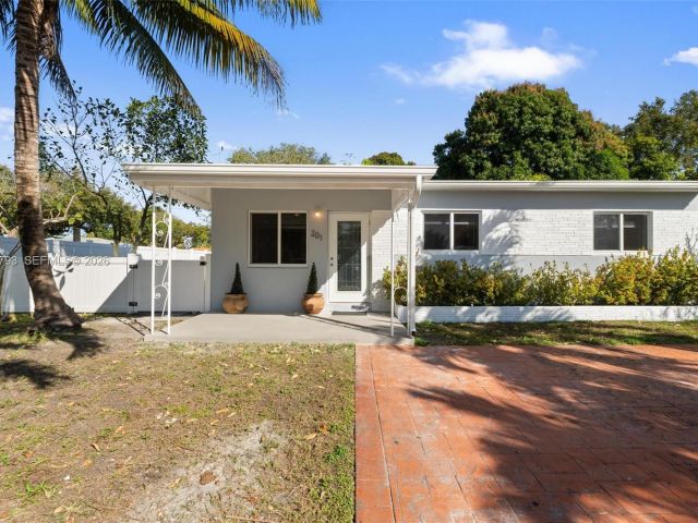 Дом в аренду по адресу 201 NE 169th St 201 - фото 7481014