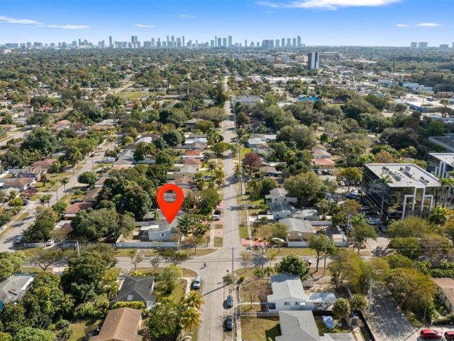 Дом в аренду по адресу 201 NE 169th St 201 - фото 7481015