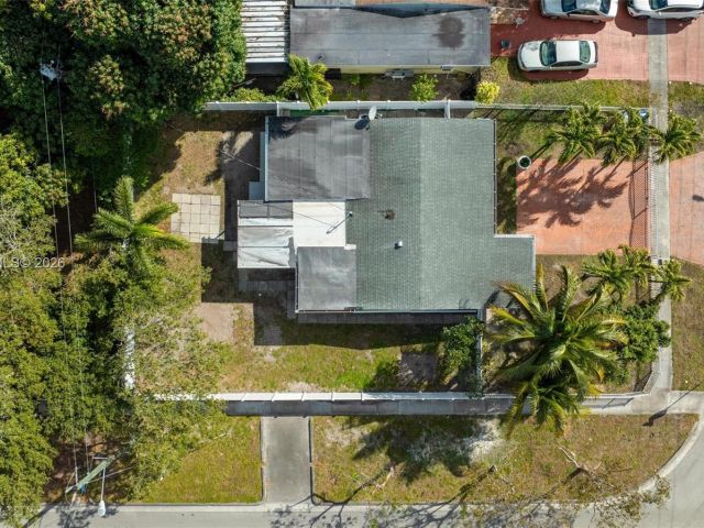 Дом в аренду по адресу 201 NE 169th St 201 - фото 7481018