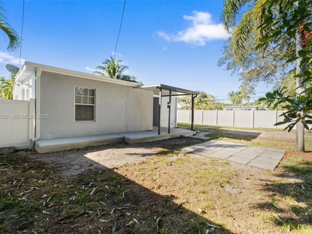 Дом в аренду по адресу 201 NE 169th St 201 - фото 7481022