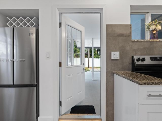 Дом в аренду по адресу 201 NE 169th St 201 - фото 7481027