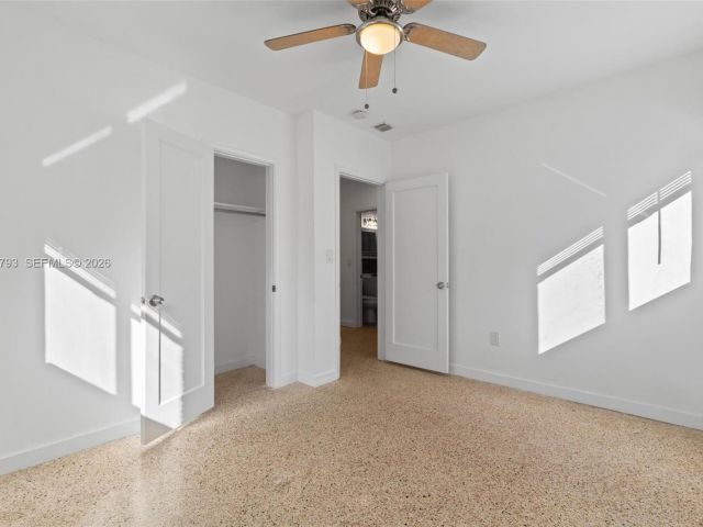 Дом в аренду по адресу 201 NE 169th St 201 - фото 7481030