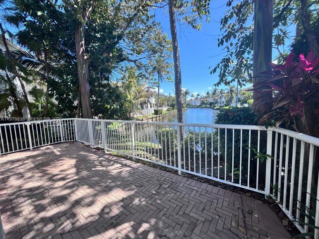 Дом в аренду по адресу 21009 NE 31st Ave 0 - фото 7515182