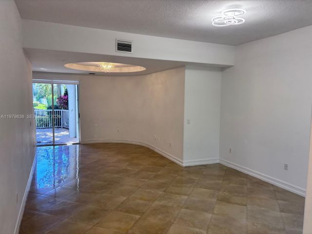 Дом в аренду по адресу 21009 NE 31st Ave 0 - фото 7515183