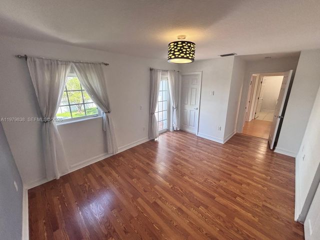 Дом в аренду по адресу 21009 NE 31st Ave 0 - фото 7515197