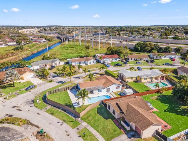 Продажа дома по адресу 13000 SW 260th Ter - фото 7459873