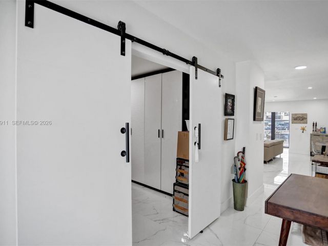 Дом в аренду по адресу 3648 NE 167th St 27 - фото 7480978