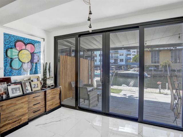 Дом в аренду по адресу 3648 NE 167th St 27 - фото 7480992