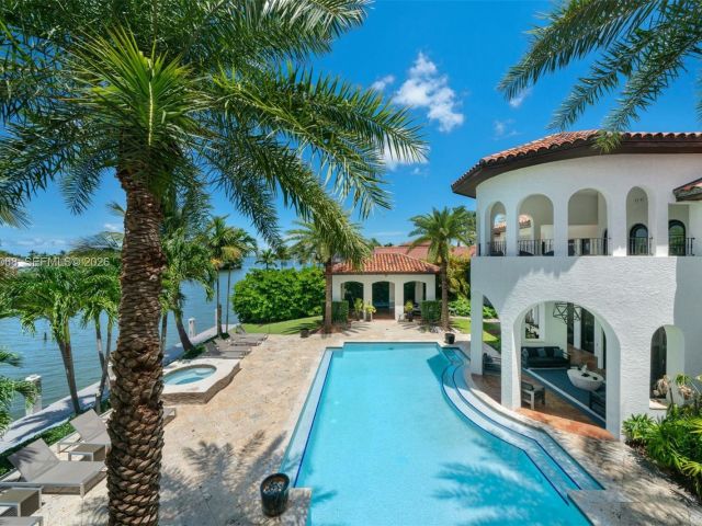 Продажа дома по адресу 1201 NE 83rd St - фото 7532759