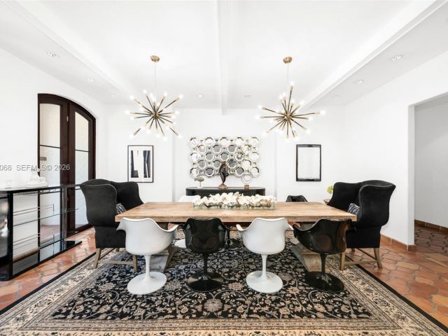 Продажа дома по адресу 1201 NE 83rd St - фото 7532767