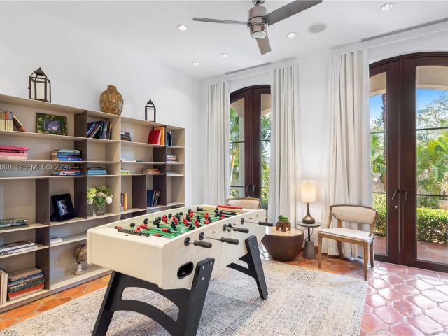 Продажа дома по адресу 1201 NE 83rd St - фото 7532771