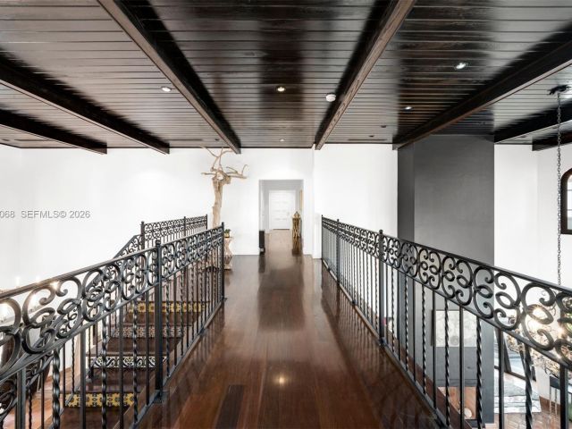 Продажа дома по адресу 1201 NE 83rd St - фото 7532772