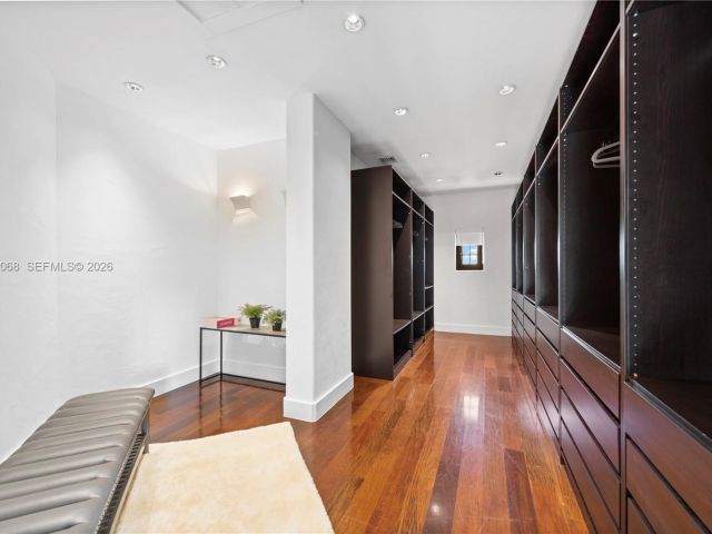 Продажа дома по адресу 1201 NE 83rd St - фото 7532776