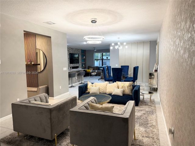 Дом в аренду по адресу 445 NW 36th Ave - фото 7478504