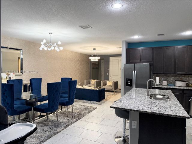 Дом в аренду по адресу 445 NW 36th Ave - фото 7478507