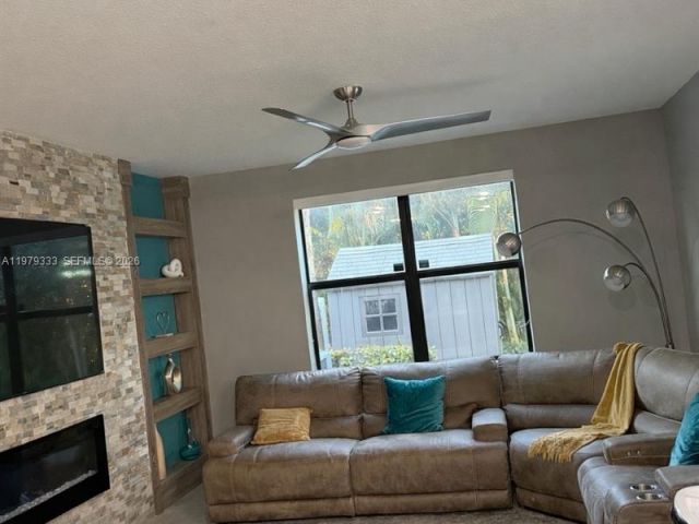 Дом в аренду по адресу 445 NW 36th Ave - фото 7478508