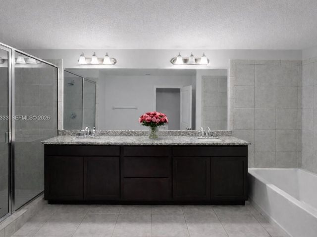 Дом в аренду по адресу 445 NW 36th Ave - фото 7478514