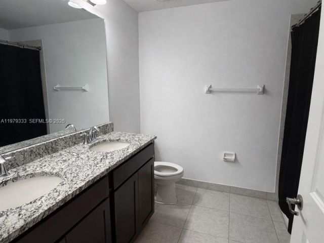 Дом в аренду по адресу 445 NW 36th Ave - фото 7478519