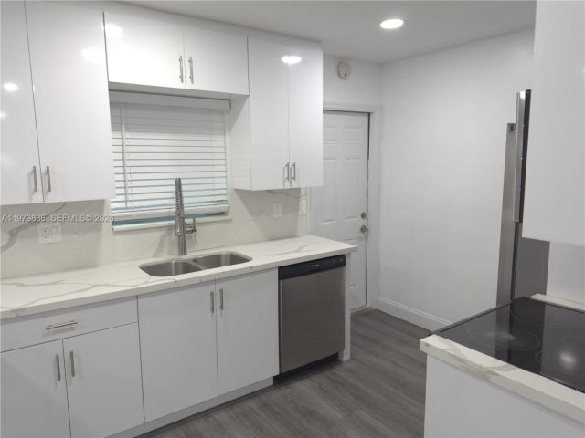 Дом в аренду по адресу 1403 Adams St 1403 - фото 7473485