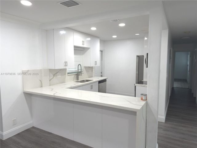 Дом в аренду по адресу 1403 Adams St 1403 - фото 7473486