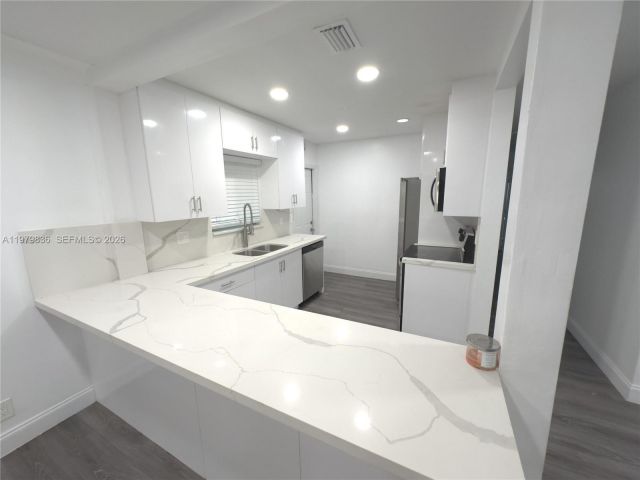 Дом в аренду по адресу 1403 Adams St 1403 - фото 7473487