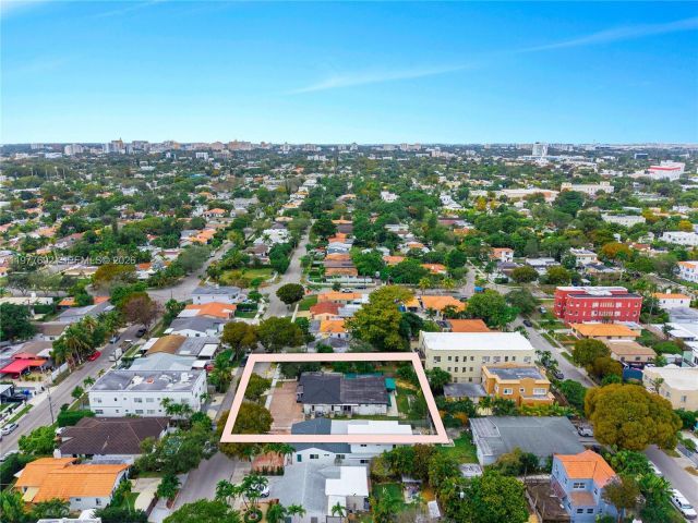 Продажа дома по адресу 1761 SW 14 Street - фото 7464722