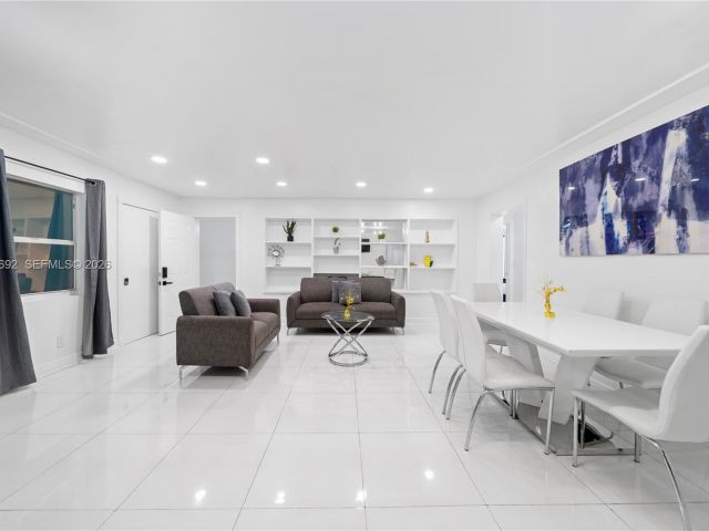 Продажа дома по адресу 1761 SW 14 Street - фото 7464727