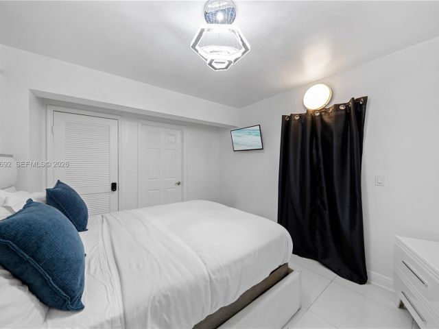 Продажа дома по адресу 1761 SW 14 Street - фото 7464731