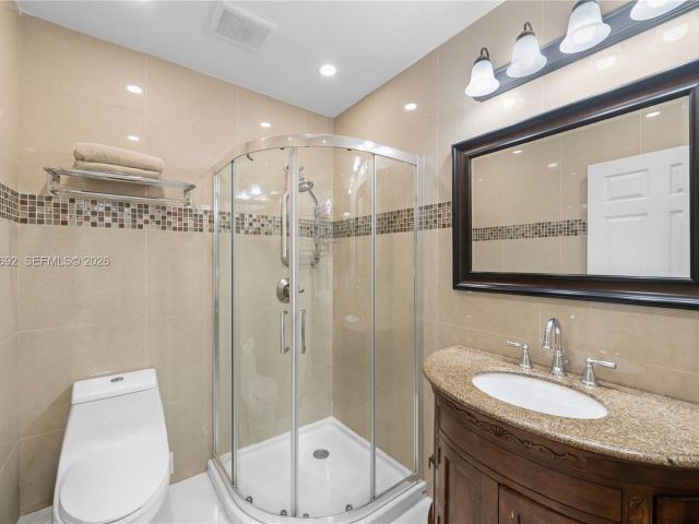 Продажа дома по адресу 1761 SW 14 Street - фото 7464733