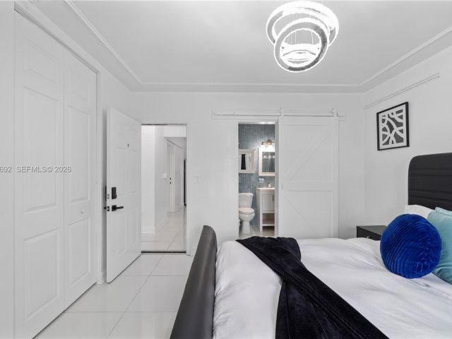 Продажа дома по адресу 1761 SW 14 Street - фото 7464737